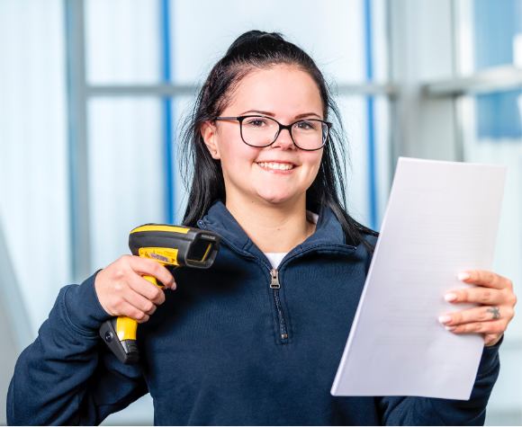 Portrait Miriam Lenz - Mitarbeiterin Lager